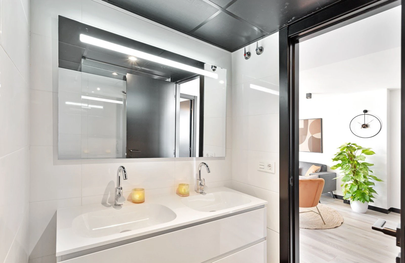 Bathroom 6370bd641136b