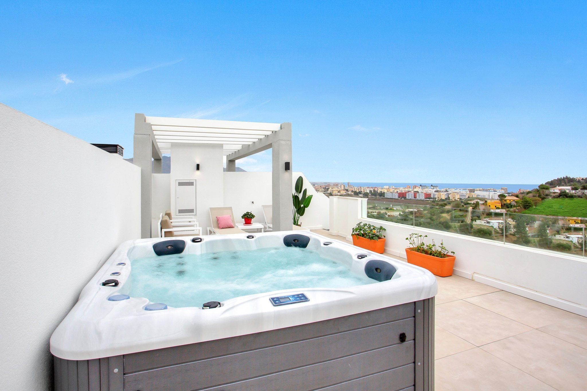 Jacuzzi and roof terrace