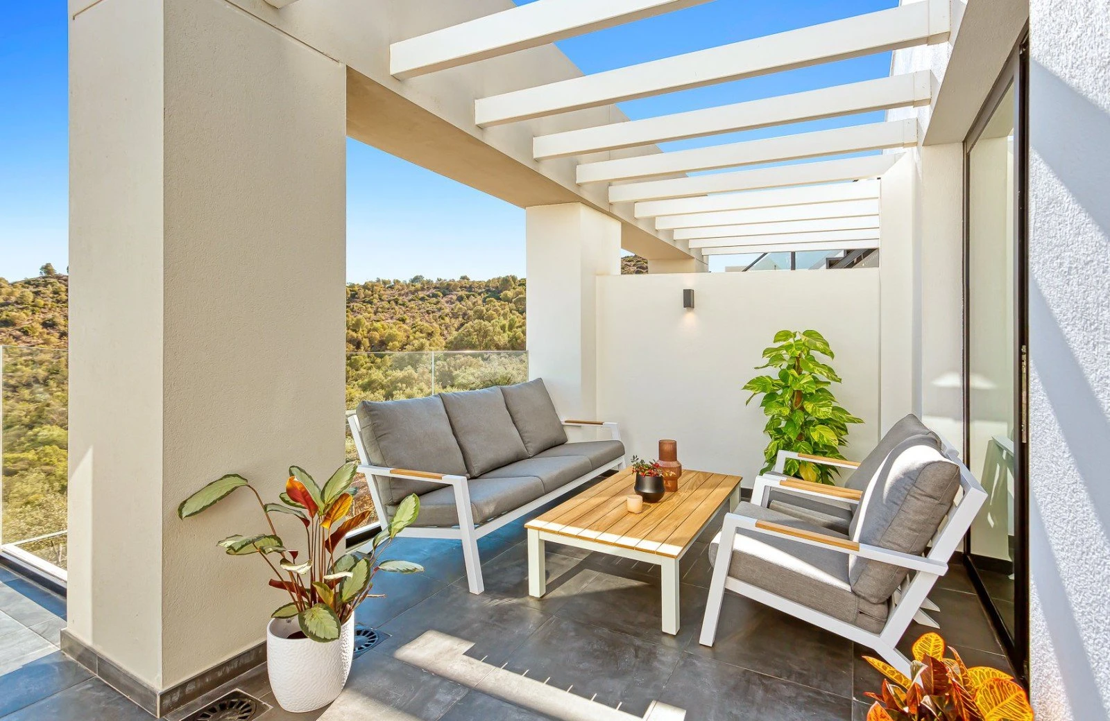 Terrace 1 6370bd72bb7f1